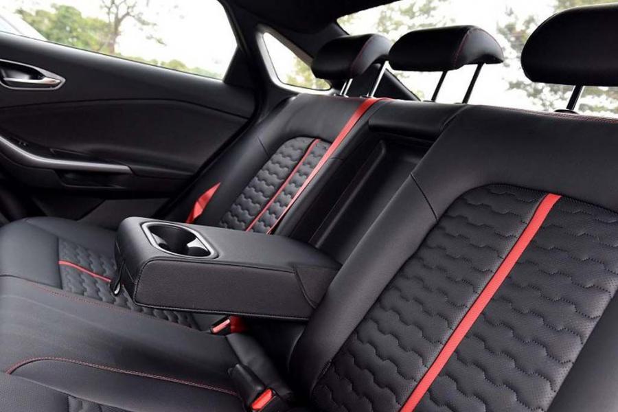 Интерьер Hyundai Lafesta 2019 года  (фото 4 из 6)